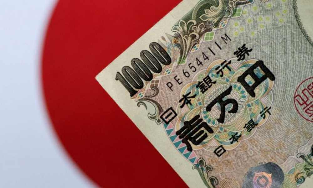 Analysis-Steep oil and sunken yields flash more weakness for Japan's yen